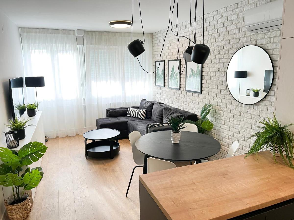 The Black & White Oasis Belgrad Exterior foto