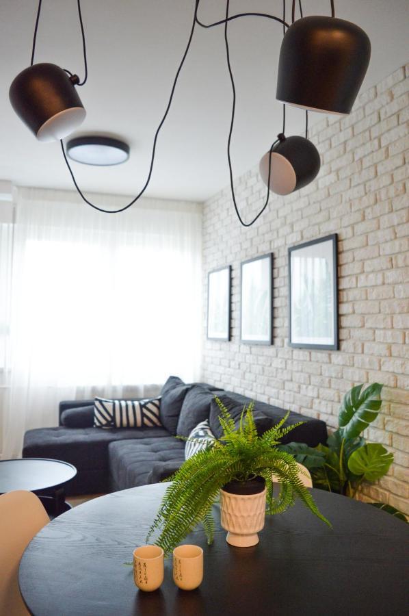 The Black & White Oasis Belgrad Exterior foto